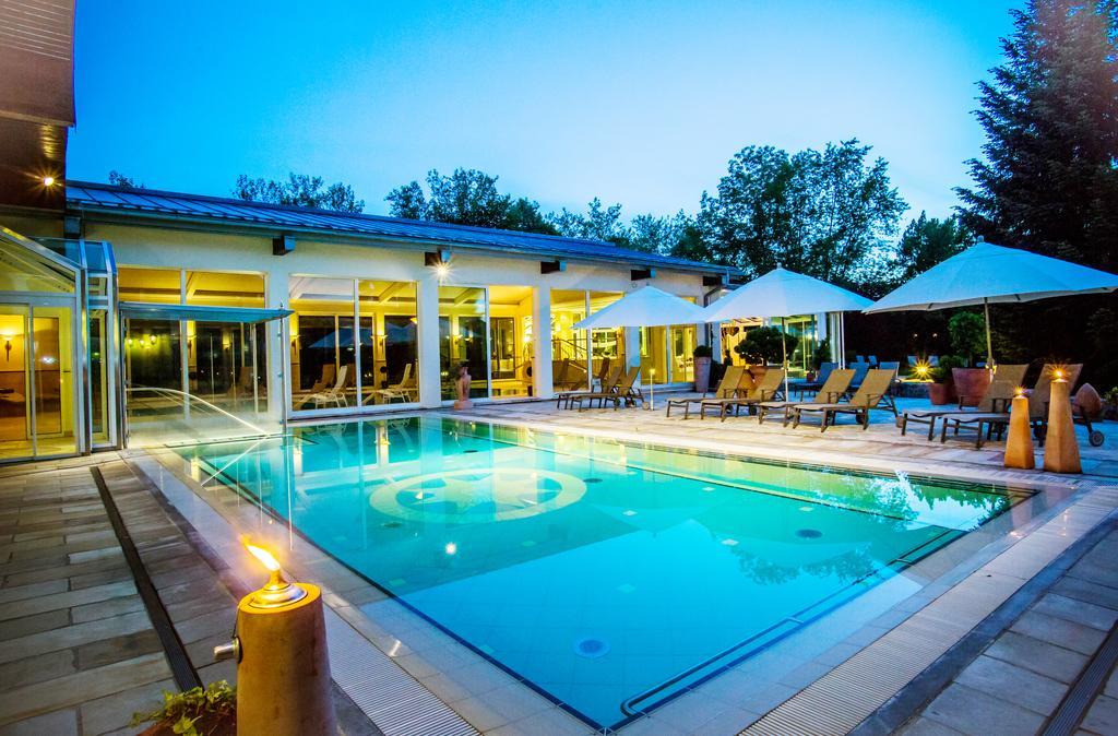 Thermenhotel Quellenhof 바트푸징 외부 사진