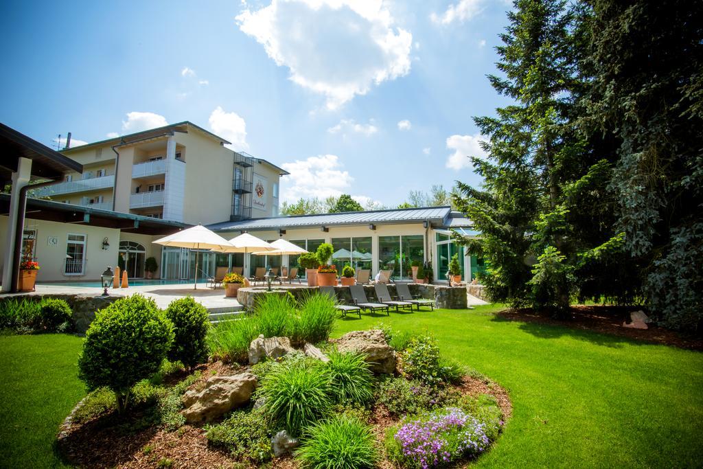 Thermenhotel Quellenhof 바트푸징 외부 사진