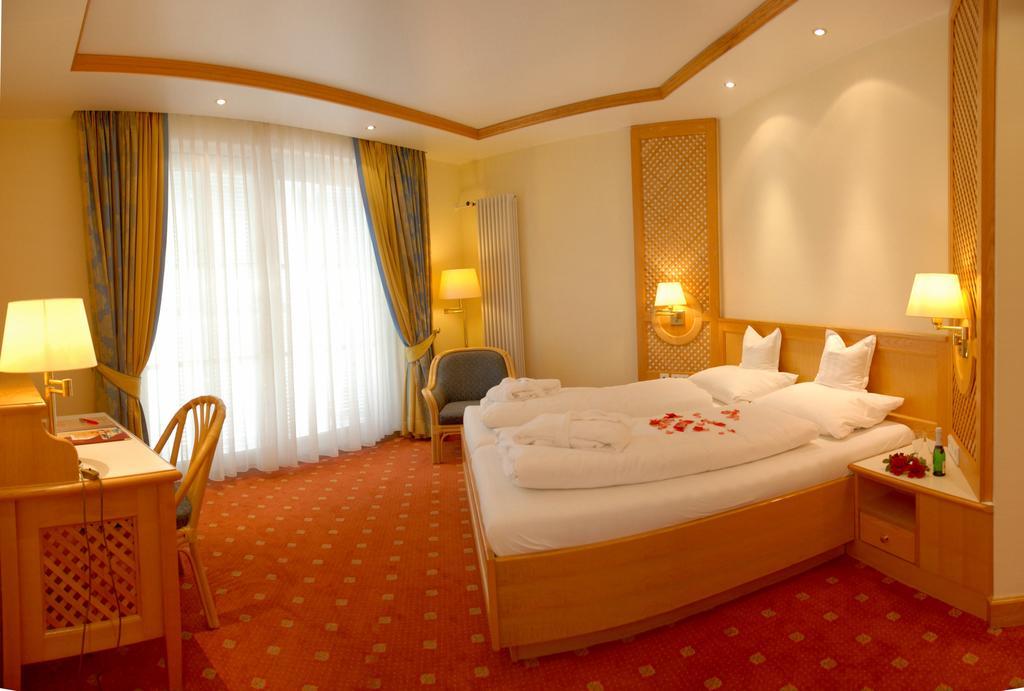Thermenhotel Quellenhof 바트푸징 객실 사진