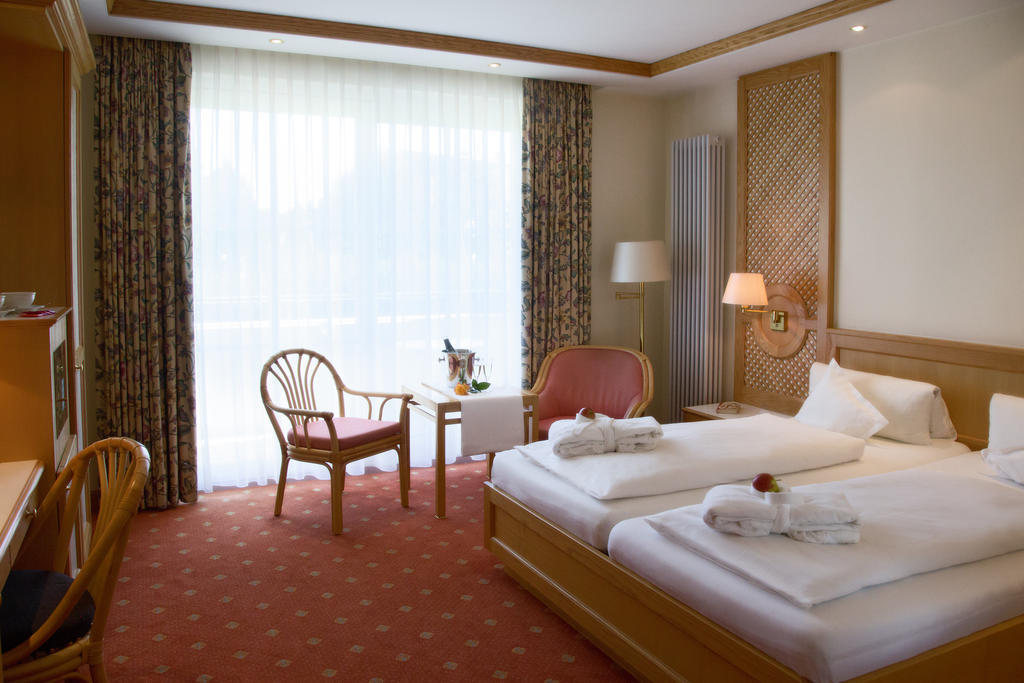 Thermenhotel Quellenhof 바트푸징 객실 사진