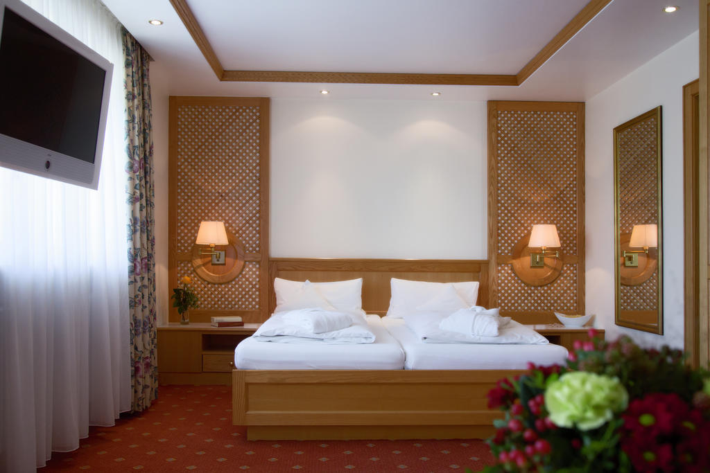 Thermenhotel Quellenhof 바트푸징 외부 사진