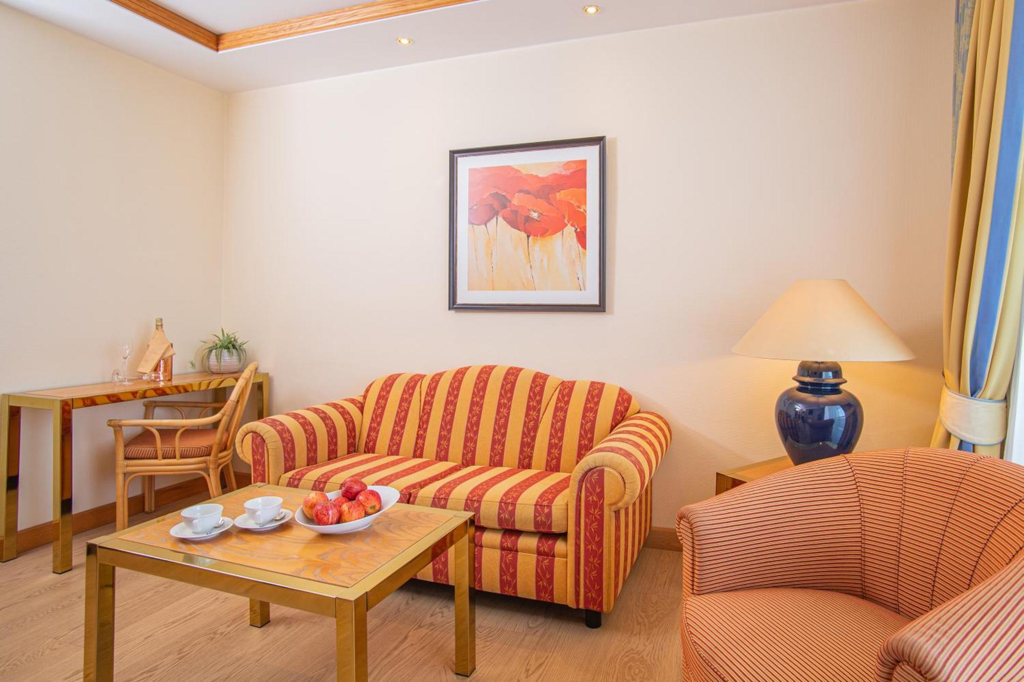 Thermenhotel Quellenhof 바트푸징 외부 사진