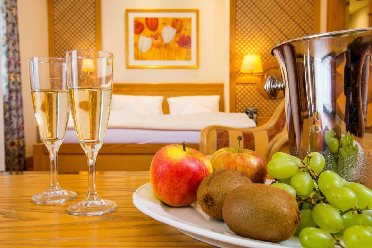 Thermenhotel Quellenhof 바트푸징 외부 사진